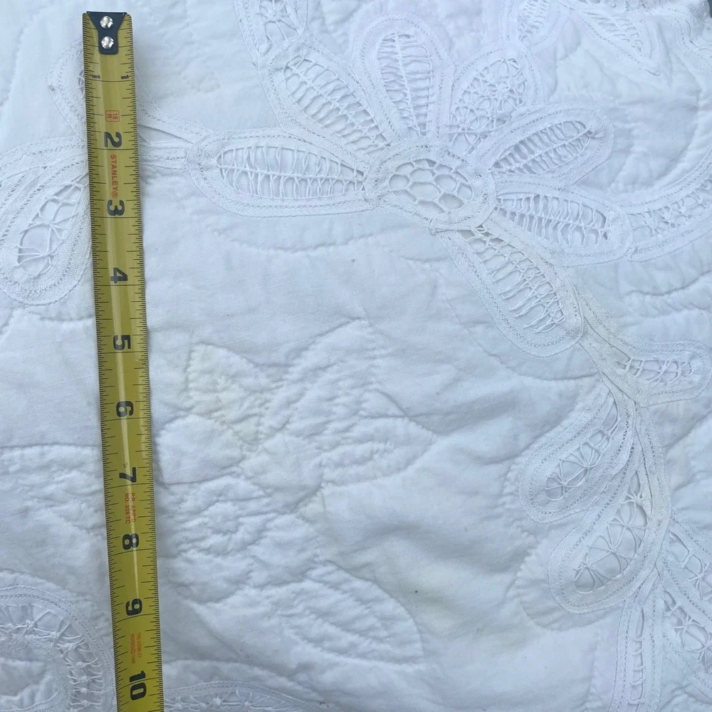 Vtg White Battenberg Lace Floral Machine Quilted Cotton Quilt Coverlet READ